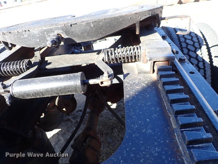 image for item DN2271 1995 International 9200  semi truck