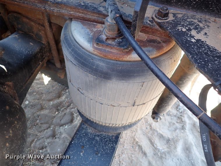 image for item DN2271 1995 International 9200  semi truck