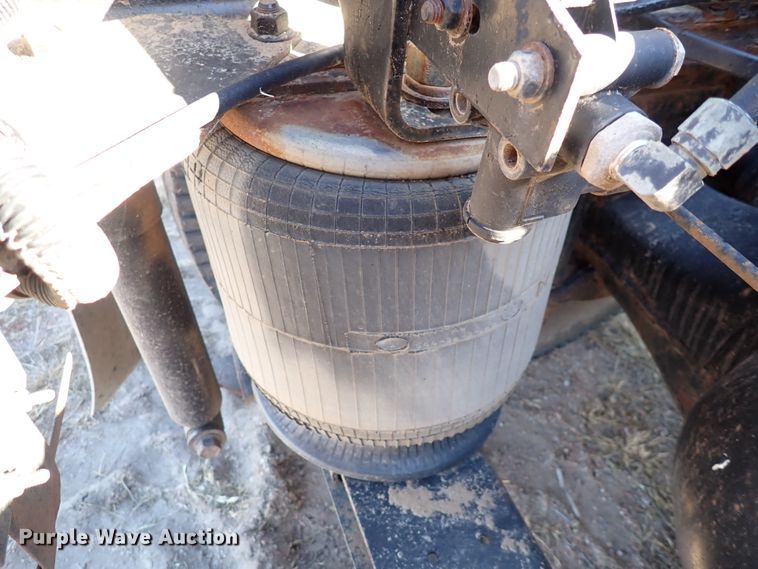 image for item DN2271 1995 International 9200  semi truck