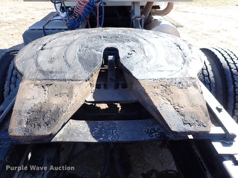 image for item DN2271 1995 International 9200  semi truck