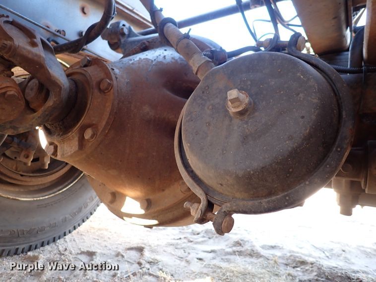 image for item DN2271 1995 International 9200  semi truck