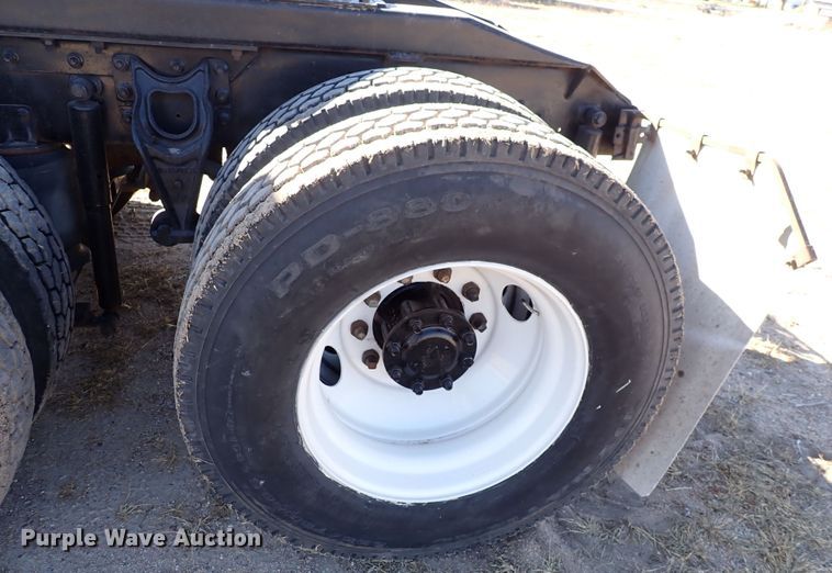 image for item DN2271 1995 International 9200  semi truck