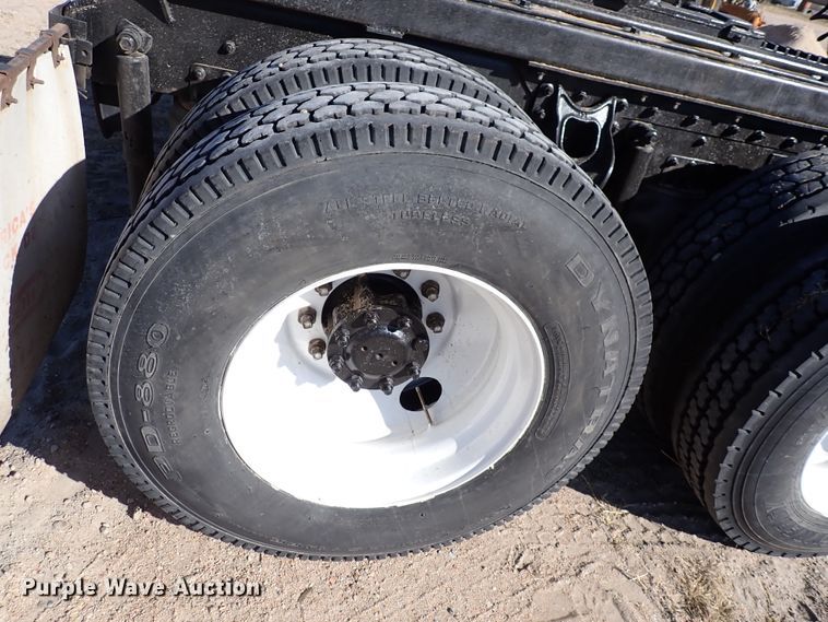 image for item DN2271 1995 International 9200  semi truck