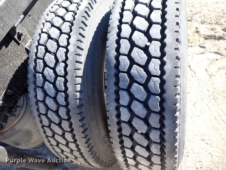 image for item DN2271 1995 International 9200  semi truck