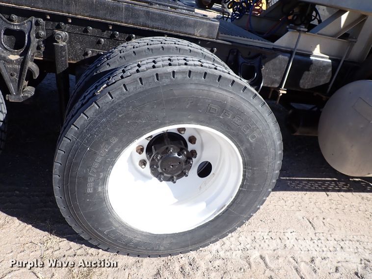 image for item DN2271 1995 International 9200  semi truck