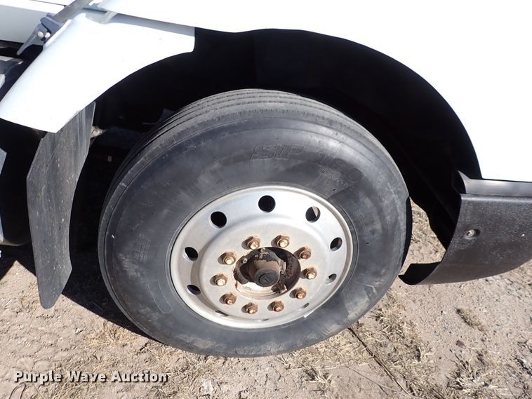 image for item DN2271 1995 International 9200  semi truck