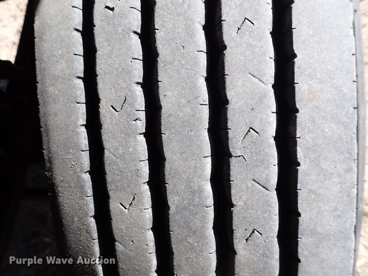 image for item DN2271 1995 International 9200  semi truck