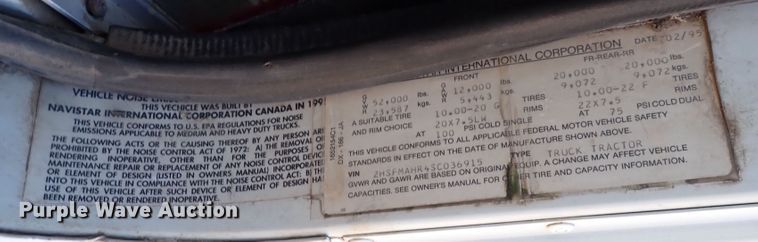 image for item DN2271 1995 International 9200  semi truck