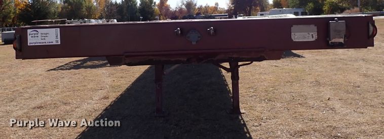 image for item DN2272 1988 Fruehauf  flatbed trailer