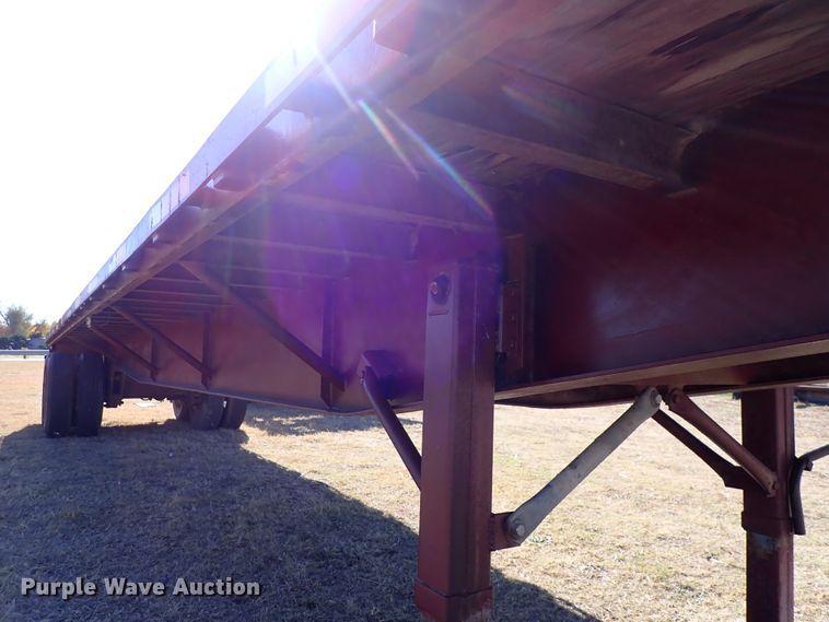 image for item DN2272 1988 Fruehauf  flatbed trailer