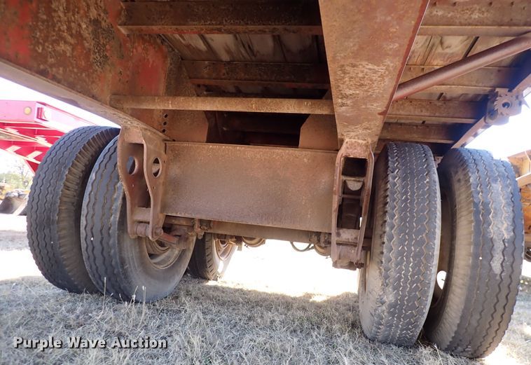 image for item DN2272 1988 Fruehauf  flatbed trailer