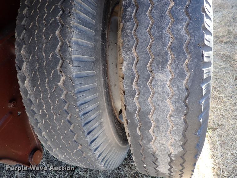 image for item DN2272 1988 Fruehauf  flatbed trailer