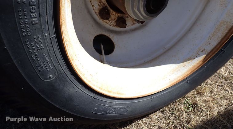 image for item DN2272 1988 Fruehauf  flatbed trailer