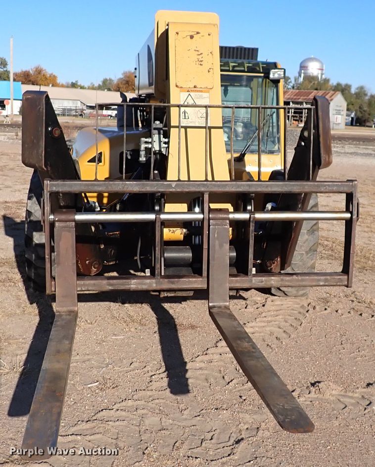 image for item DN2273 2007 Caterpillar TL943  telehandler