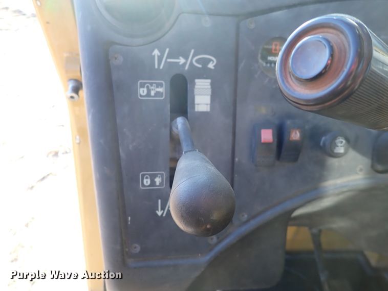 image for item DN2273 2007 Caterpillar TL943  telehandler