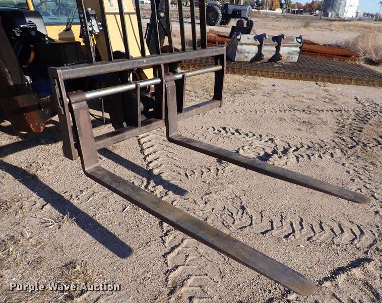 image for item DN2273 2007 Caterpillar TL943  telehandler