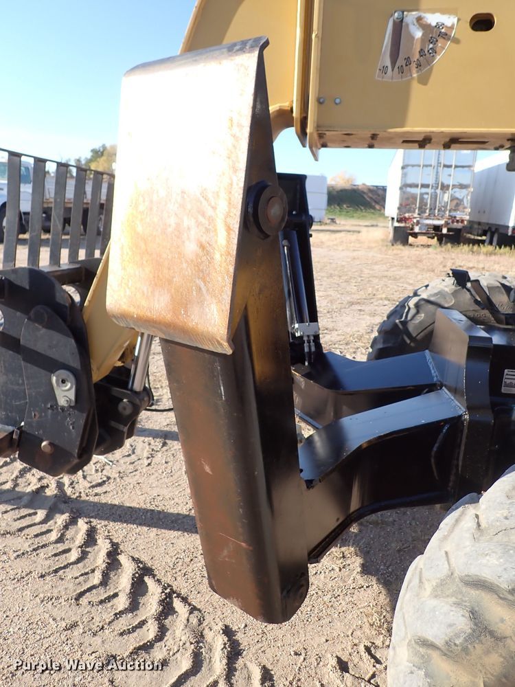 image for item DN2273 2007 Caterpillar TL943  telehandler