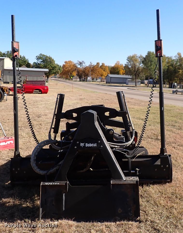 image for item DN2278 2010 Bobcat Grader 96  skid steer grader