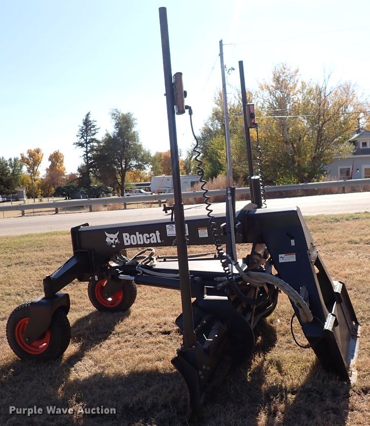 image for item DN2278 2010 Bobcat Grader 96  skid steer grader