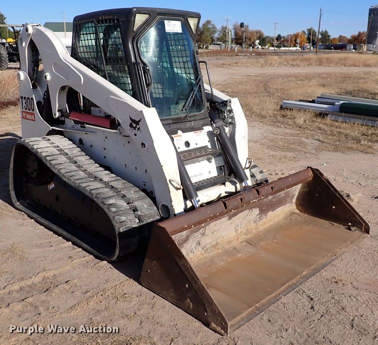 image for item DN2279 2010 Bobcat T300  tracked skid steer loader
