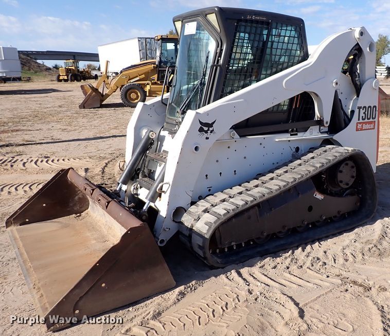 image for item DN2279 2010 Bobcat T300  tracked skid steer loader