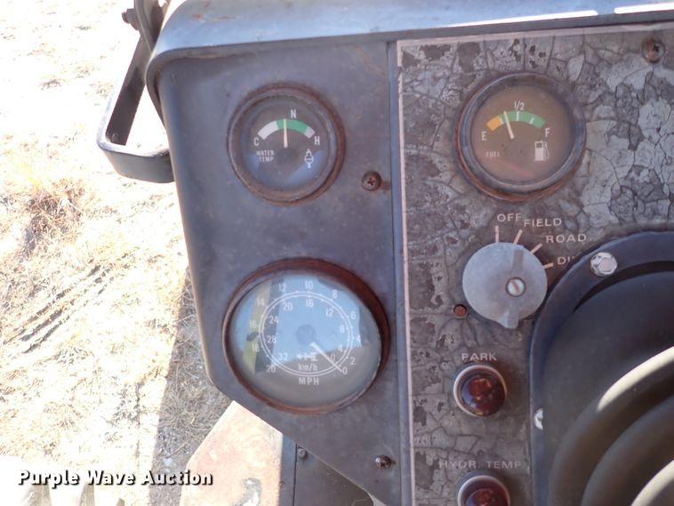 image for item DN2282 1977 White 2-105 Field Boss  tractor