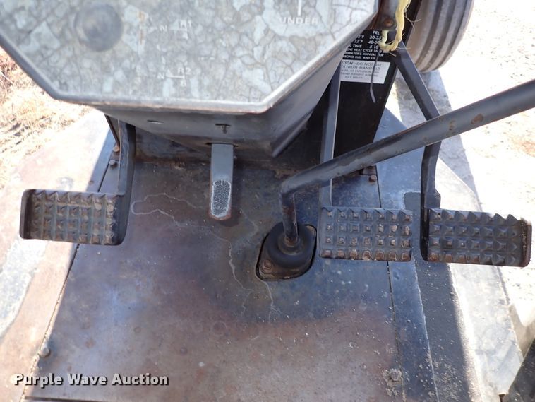 image for item DN2282 1977 White 2-105 Field Boss  tractor