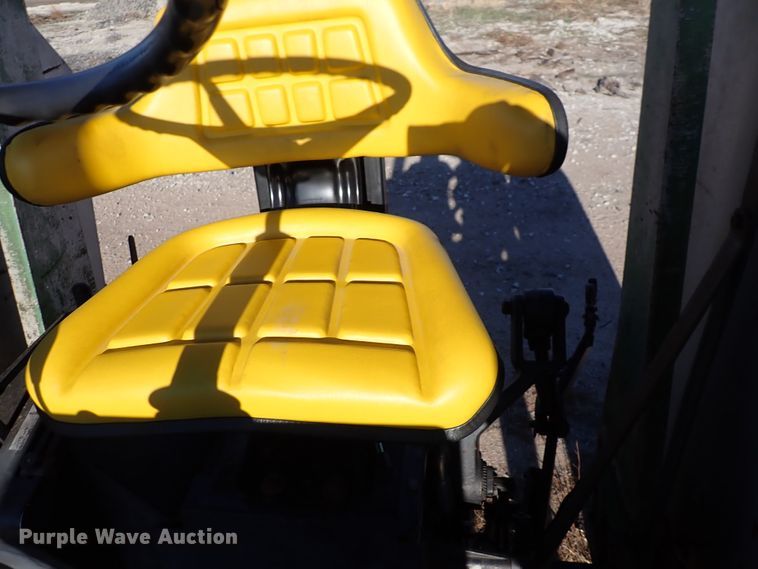 image for item DN2282 1977 White 2-105 Field Boss  tractor