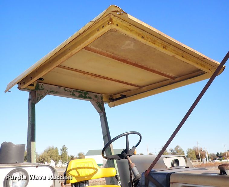 image for item DN2282 1977 White 2-105 Field Boss  tractor