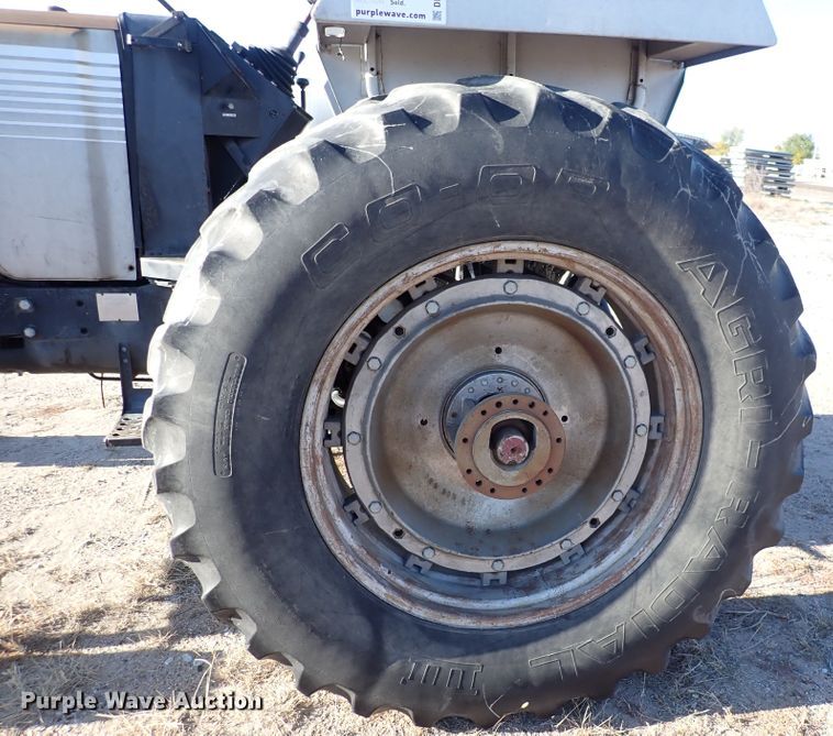 image for item DN2282 1977 White 2-105 Field Boss  tractor