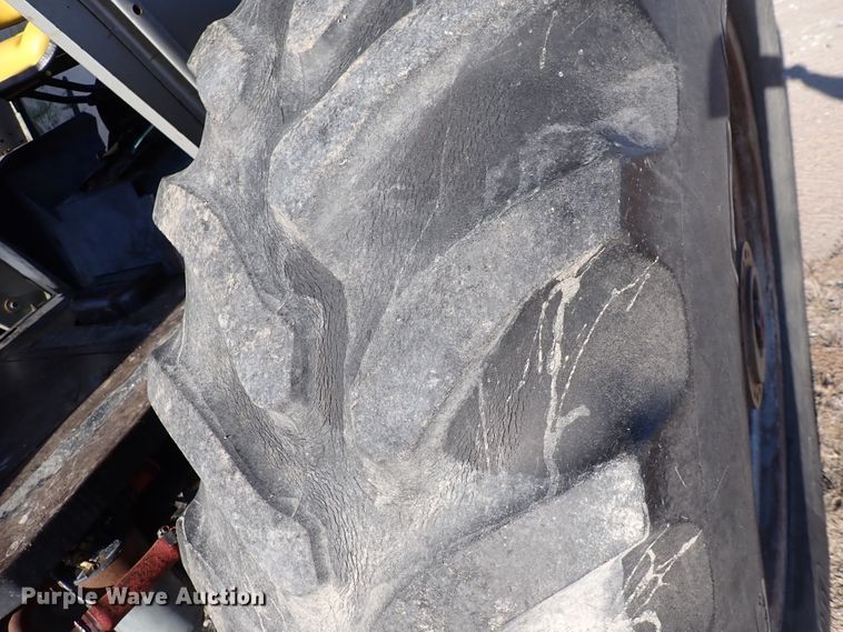 image for item DN2282 1977 White 2-105 Field Boss  tractor