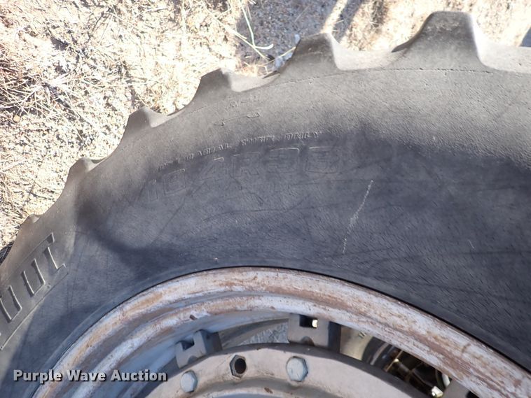 image for item DN2282 1977 White 2-105 Field Boss  tractor