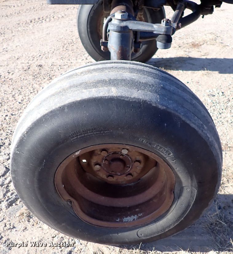 image for item DN2282 1977 White 2-105 Field Boss  tractor