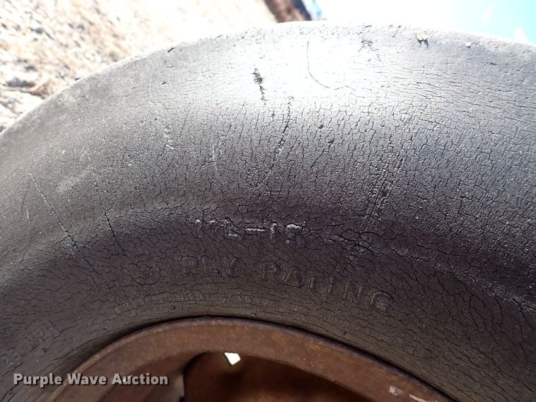 image for item DN2282 1977 White 2-105 Field Boss  tractor