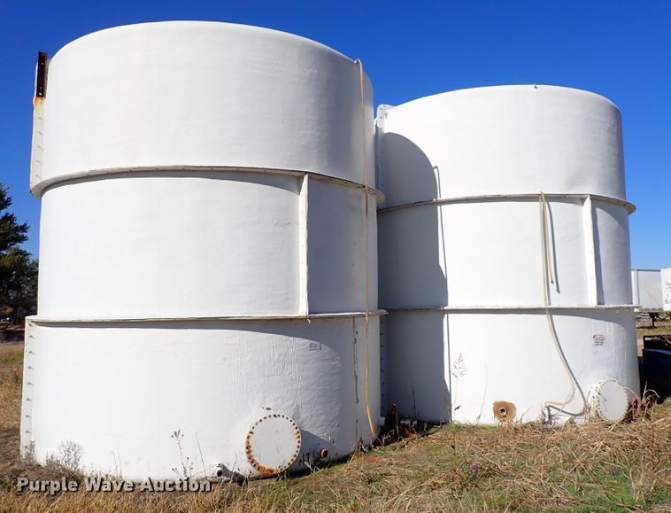image for item DN2286 (2) fiberglass tanks