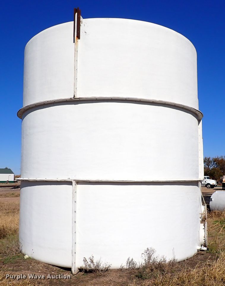 image for item DN2286 (2) fiberglass tanks