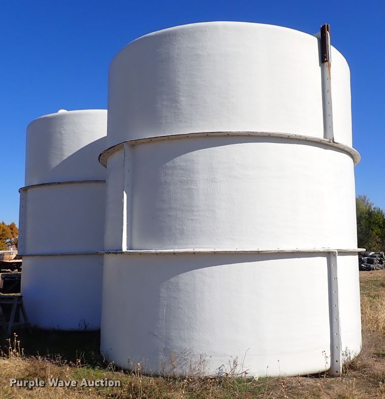 image for item DN2286 (2) fiberglass tanks