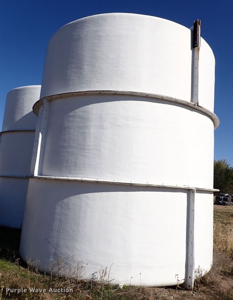 image for item DN2286 (2) fiberglass tanks