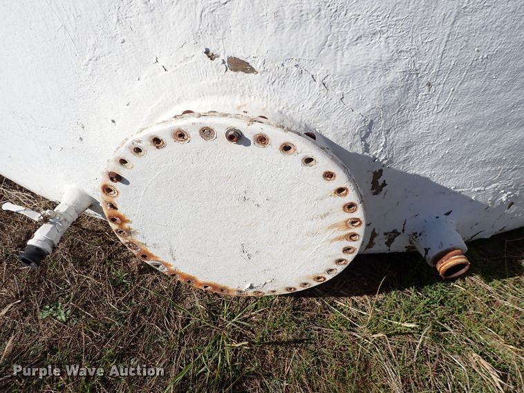 image for item DN2286 (2) fiberglass tanks