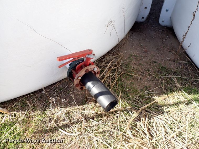 image for item DN2286 (2) fiberglass tanks