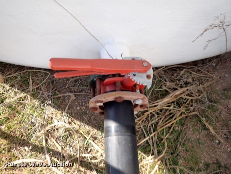 image for item DN2286 (2) fiberglass tanks