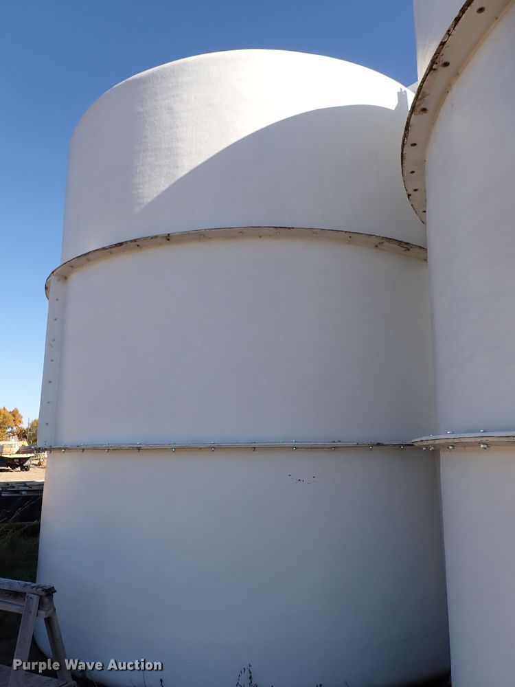 image for item DN2286 (2) fiberglass tanks