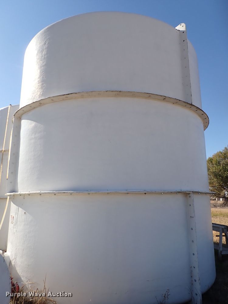 image for item DN2286 (2) fiberglass tanks
