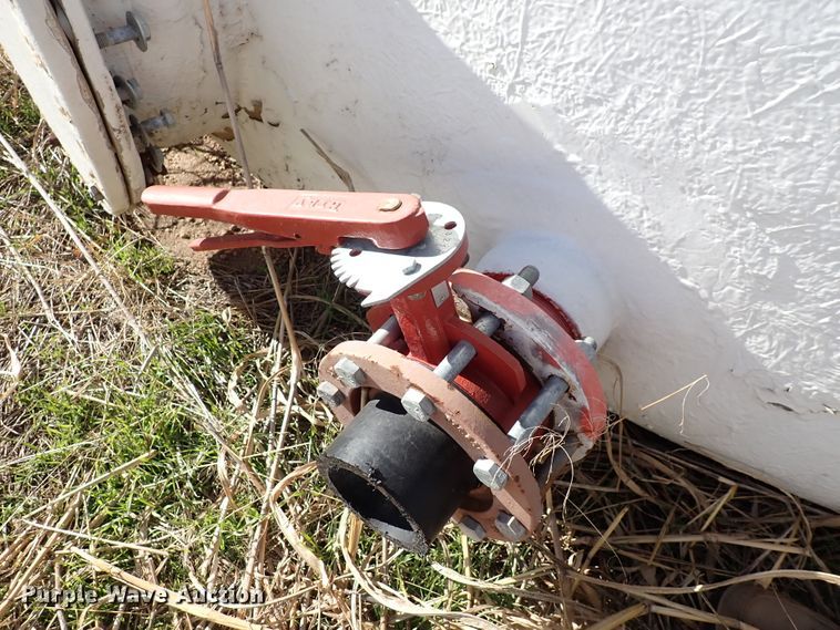 image for item DN2286 (2) fiberglass tanks