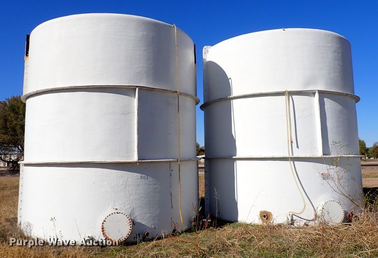 image for item DN2286 (2) fiberglass tanks