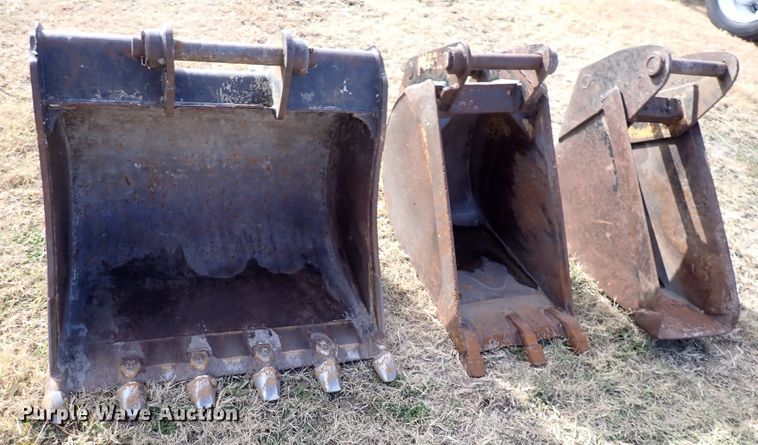 image for item DN2289 (3) backhoe buckets