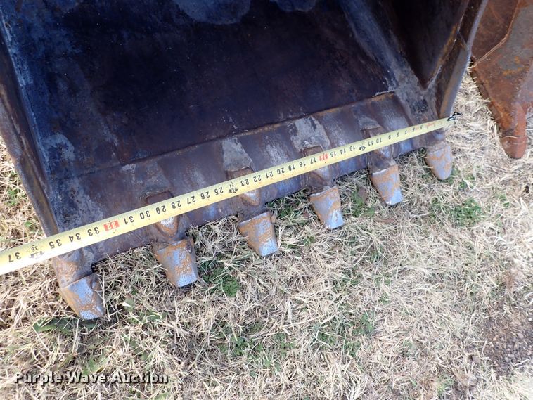 image for item DN2289 (3) backhoe buckets