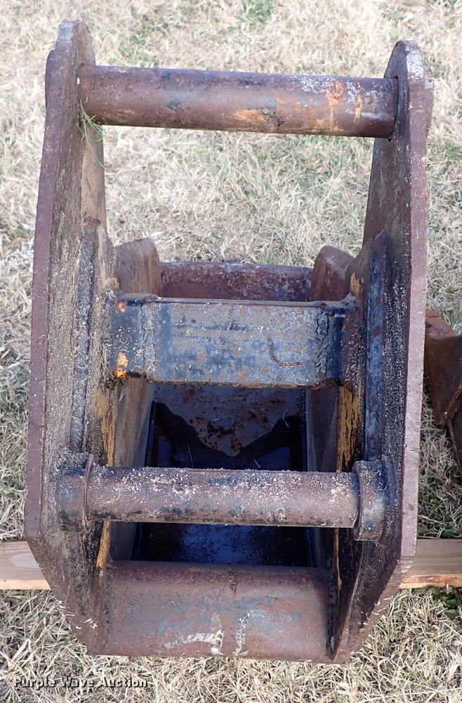 image for item DN2289 (3) backhoe buckets