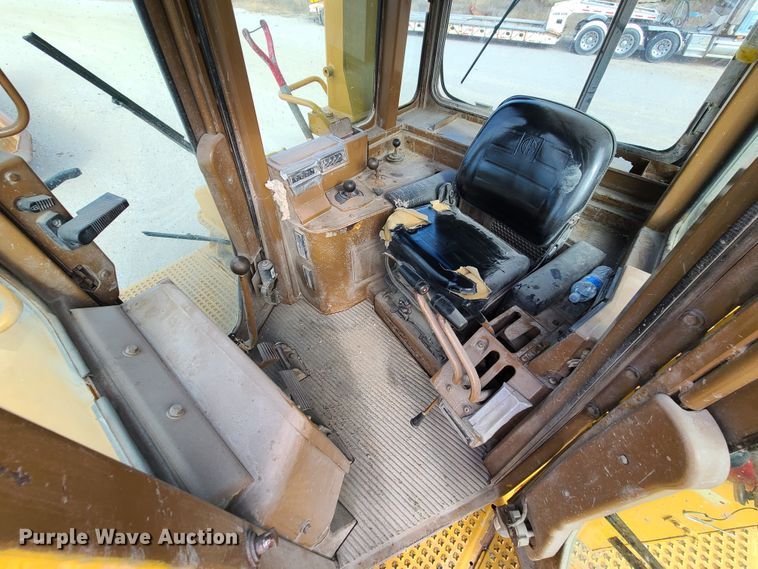 image for item DN5686 1982 Caterpillar D8L  dozer