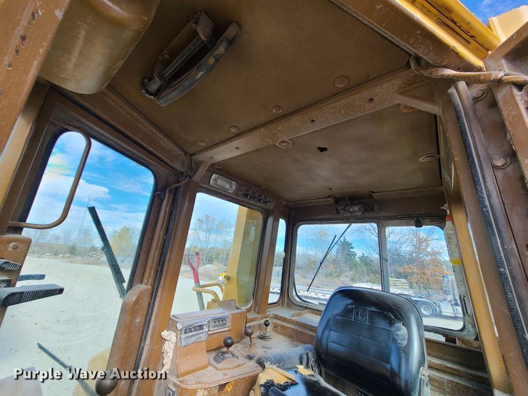 image for item DN5686 1982 Caterpillar D8L  dozer